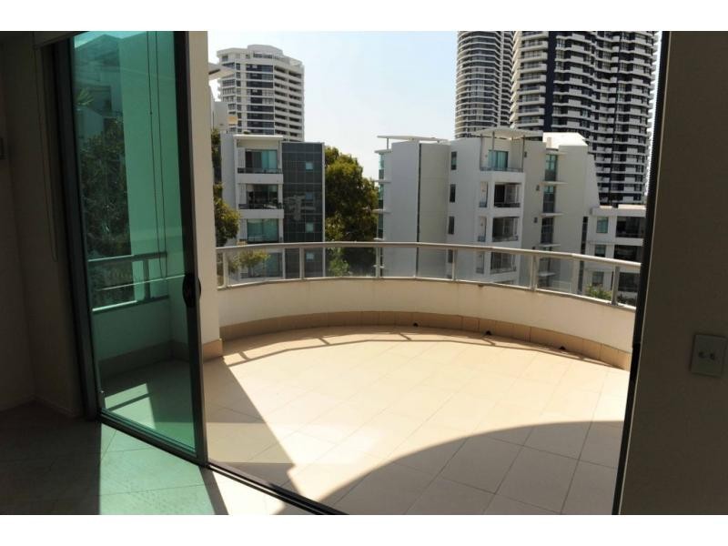 19I/20-28 Bayview Street, Runaway Bay QLD 4216