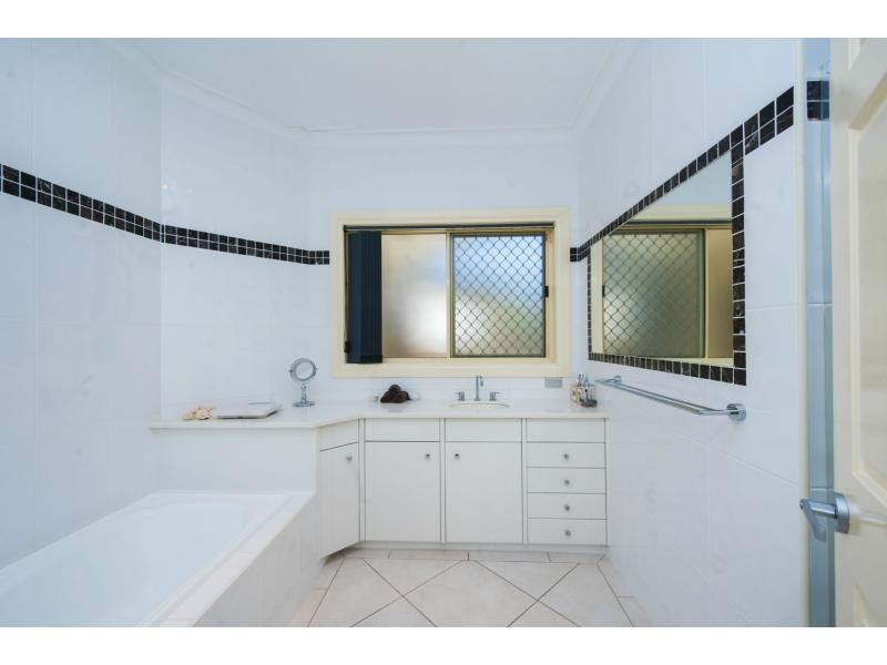 16 Moorabbin Place, Robina QLD 4226