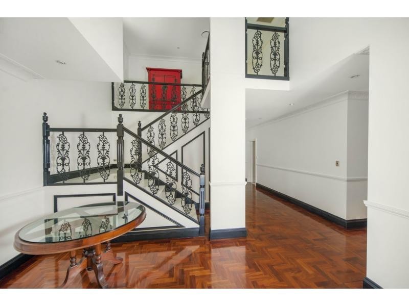 71 Marbella Drive, Benowa QLD 4217