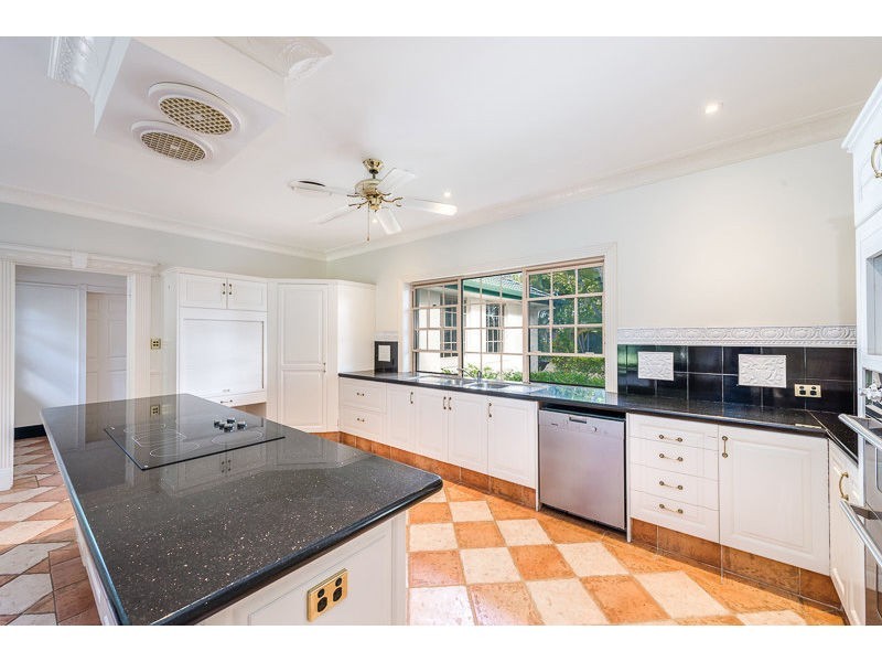 71 Marbella Drive, Benowa QLD 4217