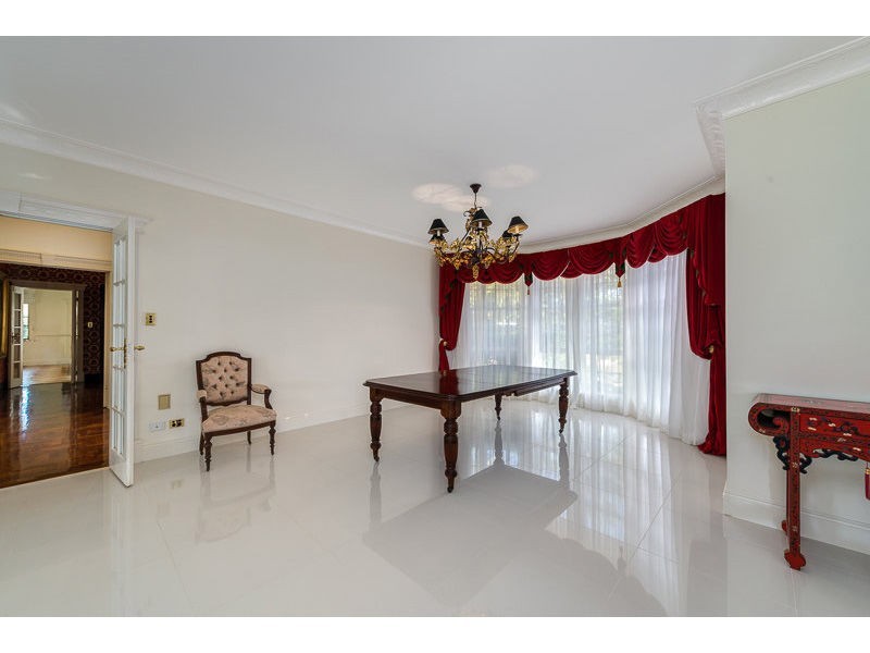 71 Marbella Drive, Benowa QLD 4217