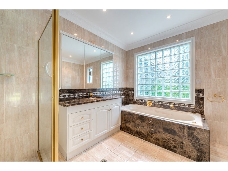 71 Marbella Drive, Benowa QLD 4217