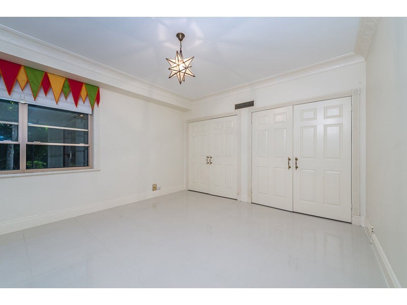 71 Marbella Drive, Benowa QLD 4217