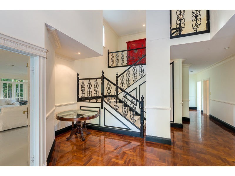 71 Marbella Drive, Benowa QLD 4217