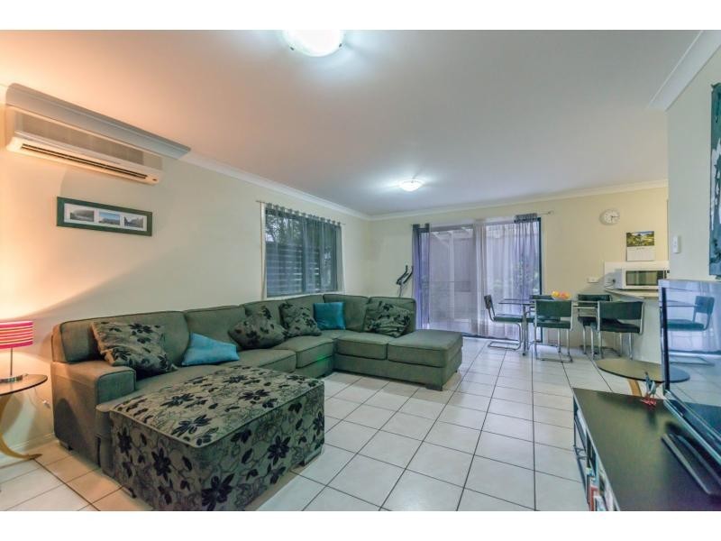 4/9 Government Road, Labrador QLD 4215