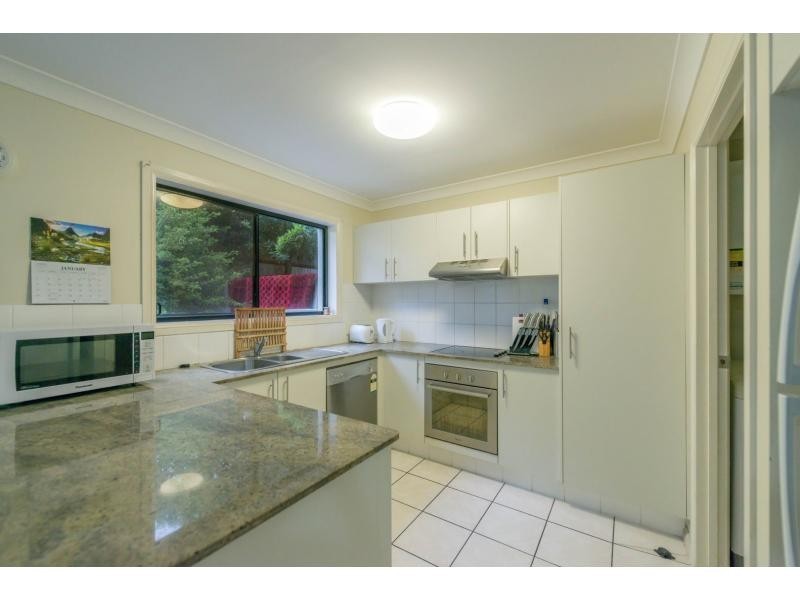 4/9 Government Road, Labrador QLD 4215