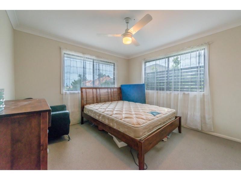 4/9 Government Road, Labrador QLD 4215