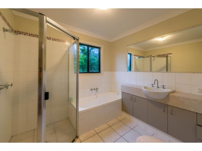 4/9 Government Road, Labrador QLD 4215
