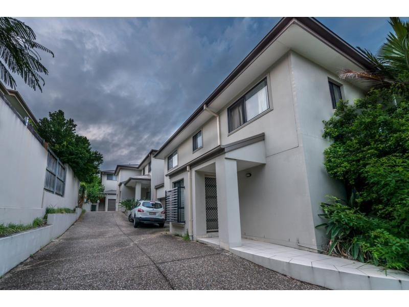 4/9 Government Road, Labrador QLD 4215