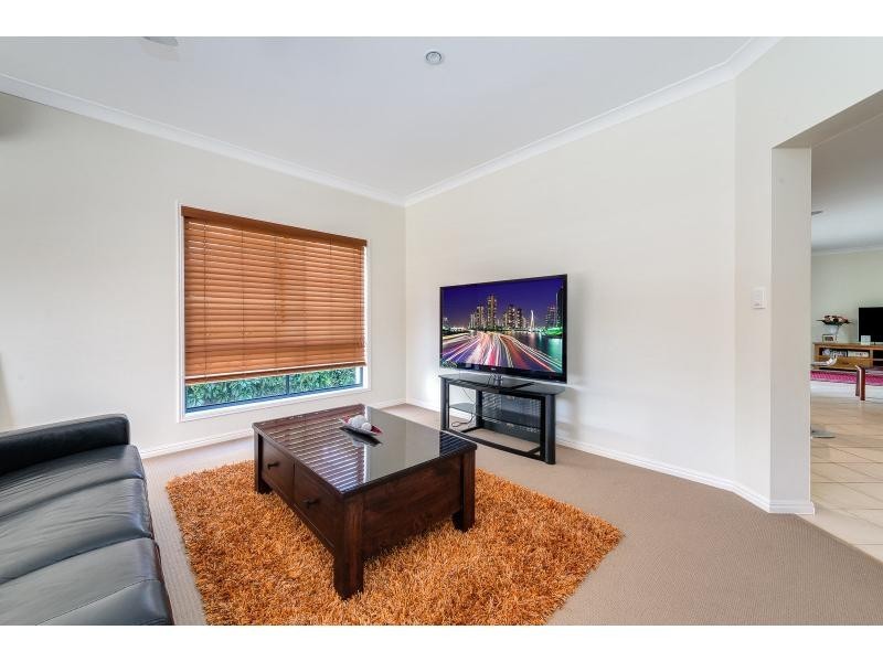 8 Broadwater Street, Runaway Bay QLD 4216