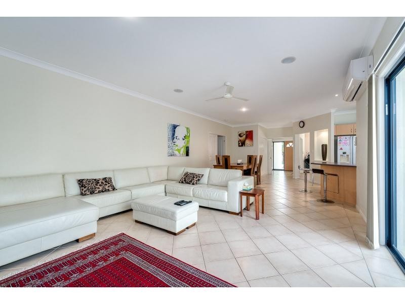 8 Broadwater Street, Runaway Bay QLD 4216