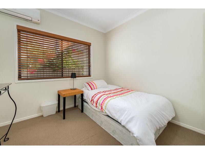 8 Broadwater Street, Runaway Bay QLD 4216