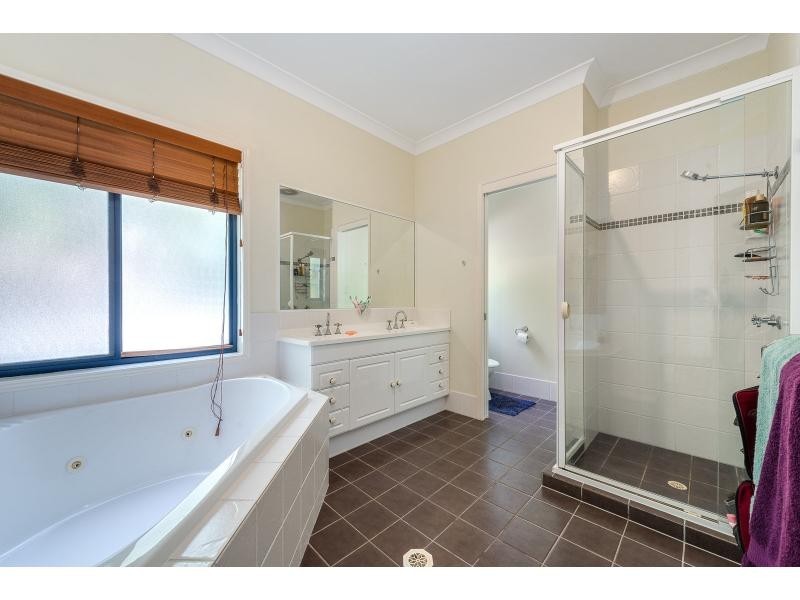 8 Broadwater Street, Runaway Bay QLD 4216