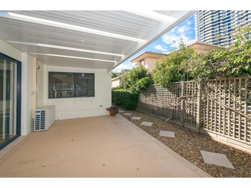 8 Broadwater Street, Runaway Bay QLD 4216