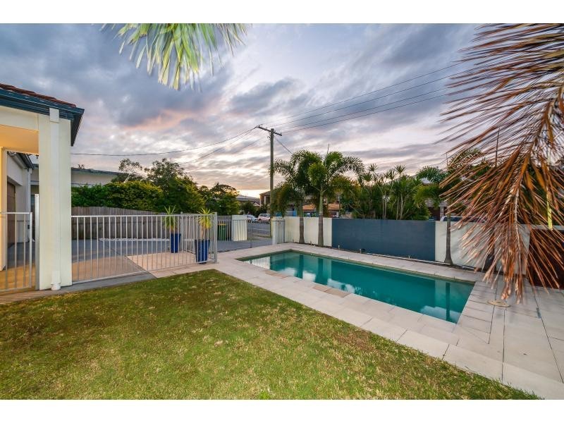 8 Broadwater Street, Runaway Bay QLD 4216