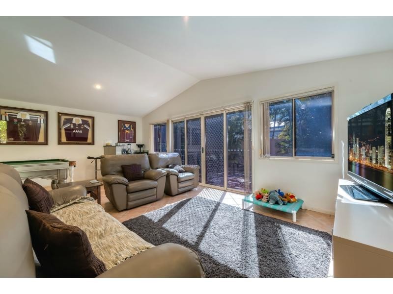 16 Eastside Esplanade, Helensvale QLD 4212