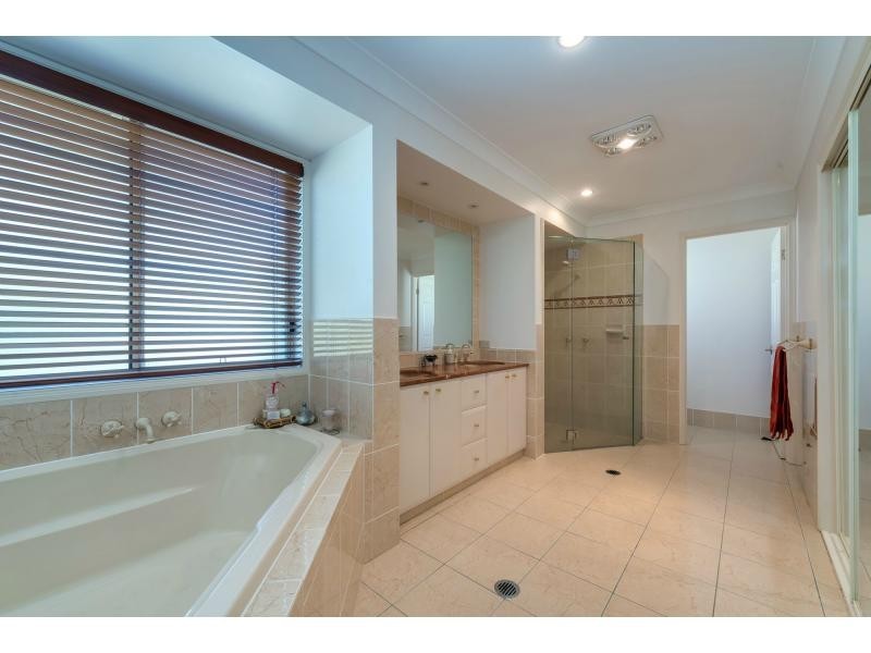16 Eastside Esplanade, Helensvale QLD 4212