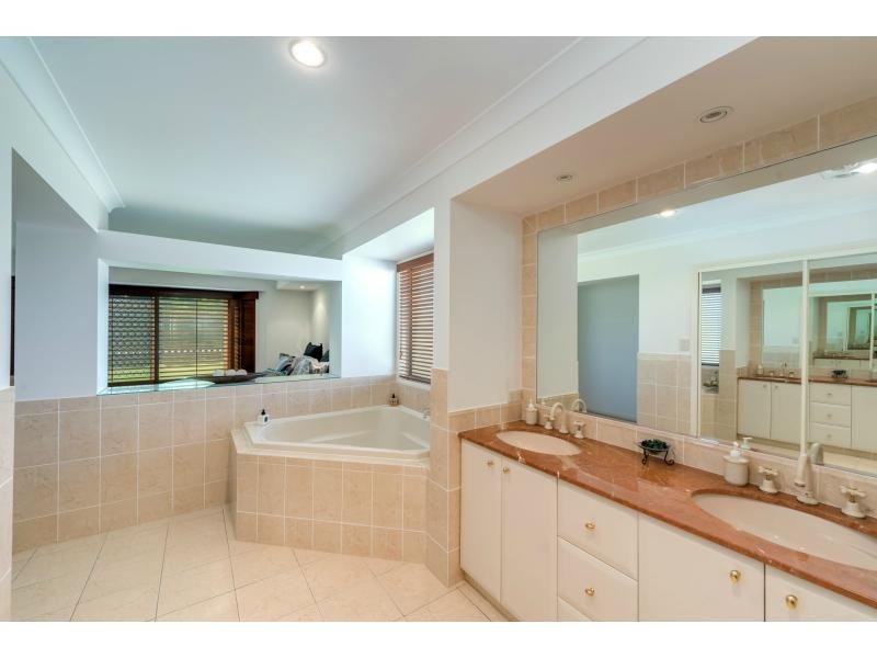16 Eastside Esplanade, Helensvale QLD 4212