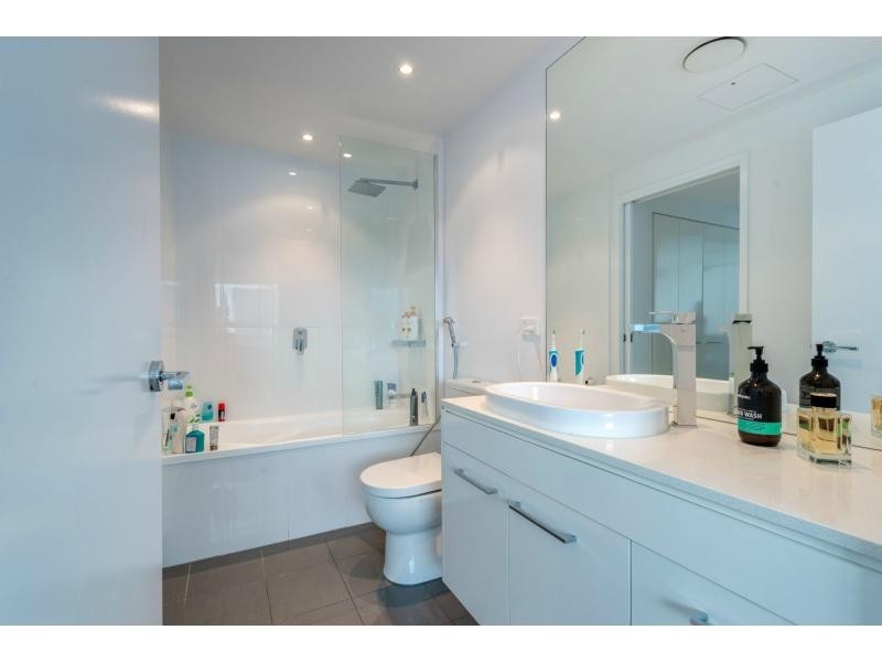 410/7-13 Imperial Parade, Labrador QLD 4215