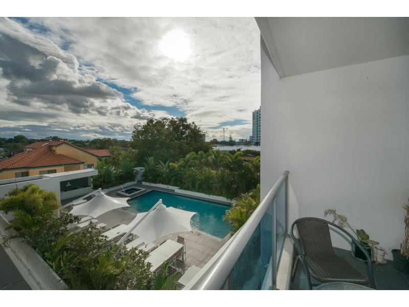 410/7-13 Imperial Parade, Labrador QLD 4215