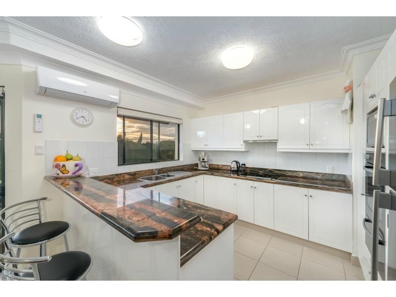8/12 Canal Avenue, Runaway Bay QLD 4216
