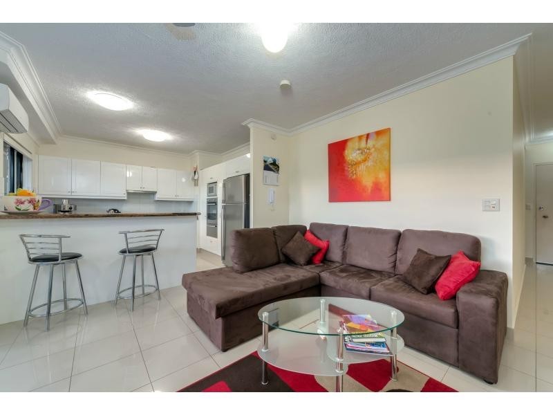 8/12 Canal Avenue, Runaway Bay QLD 4216