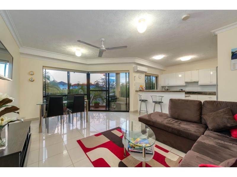 8/12 Canal Avenue, Runaway Bay QLD 4216
