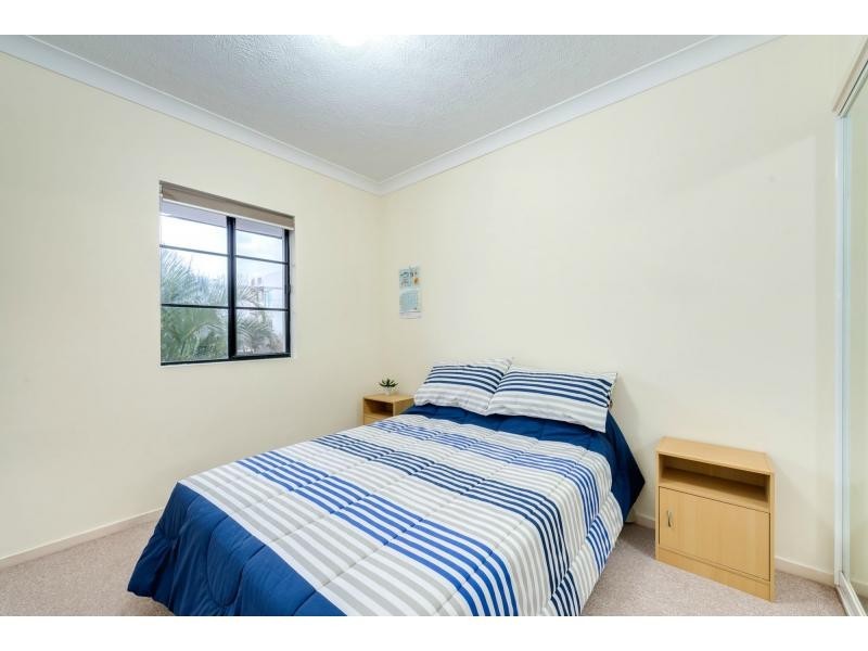 8/12 Canal Avenue, Runaway Bay QLD 4216