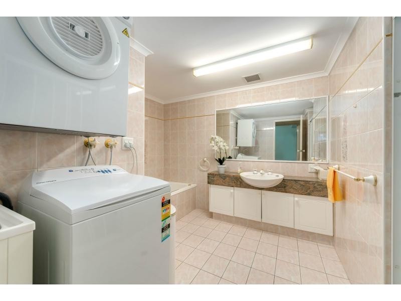 8/12 Canal Avenue, Runaway Bay QLD 4216