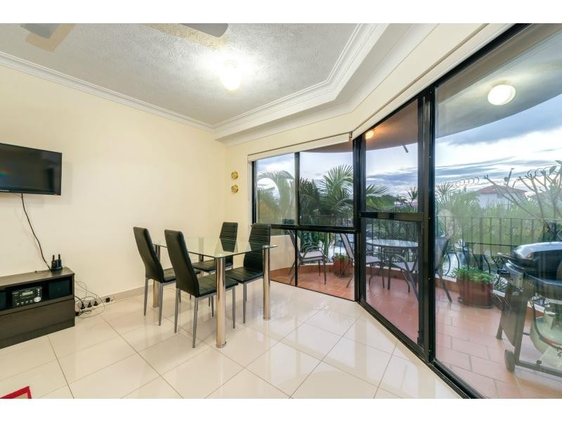 8/12 Canal Avenue, Runaway Bay QLD 4216