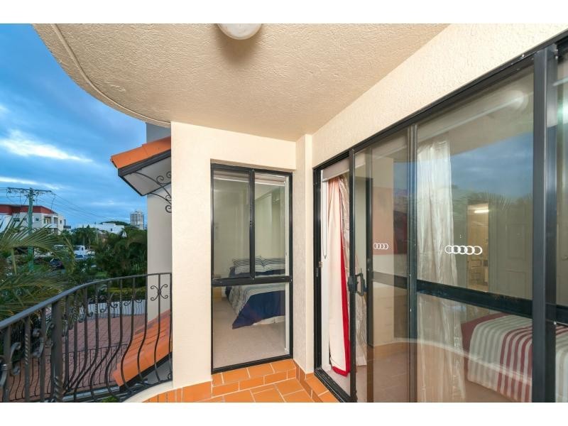 8/12 Canal Avenue, Runaway Bay QLD 4216