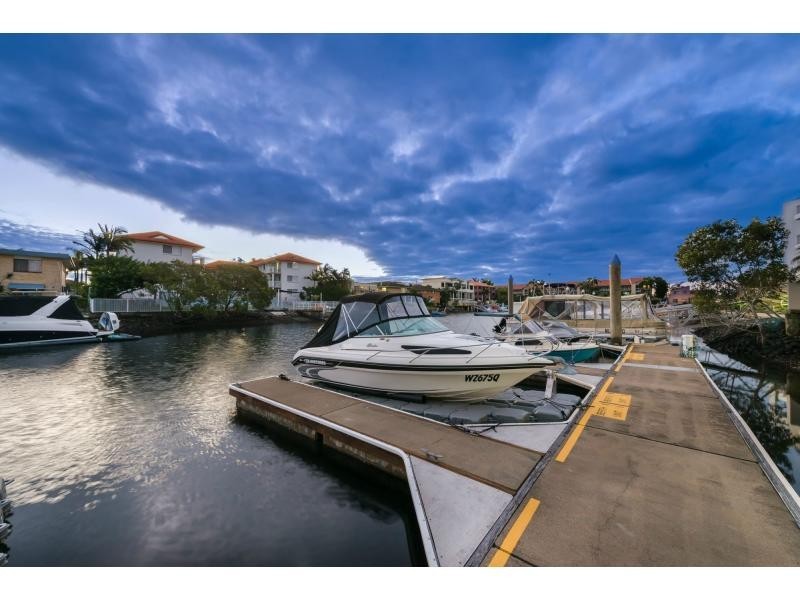 8/12 Canal Avenue, Runaway Bay QLD 4216