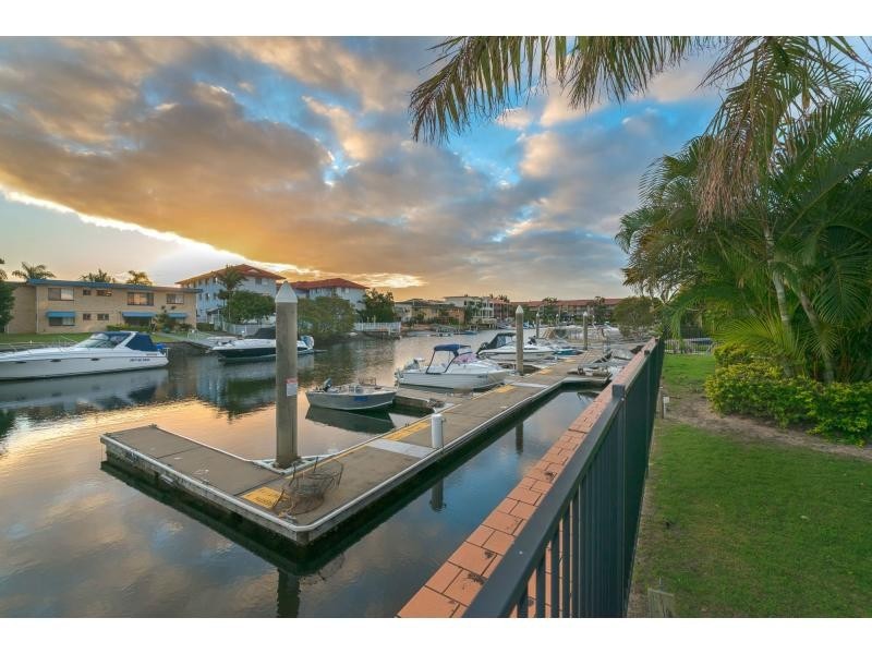 8/12 Canal Avenue, Runaway Bay QLD 4216