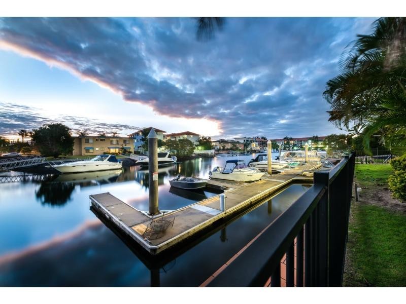 8/12 Canal Avenue, Runaway Bay QLD 4216