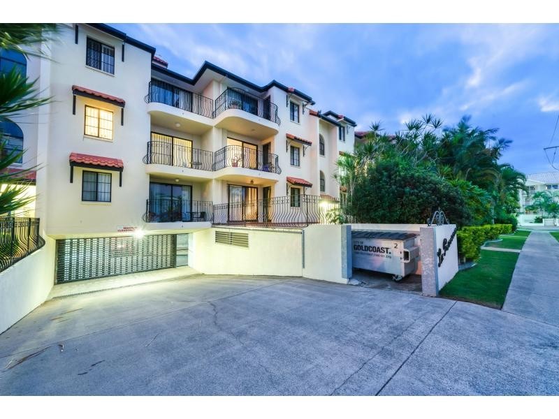 8/12 Canal Avenue, Runaway Bay QLD 4216