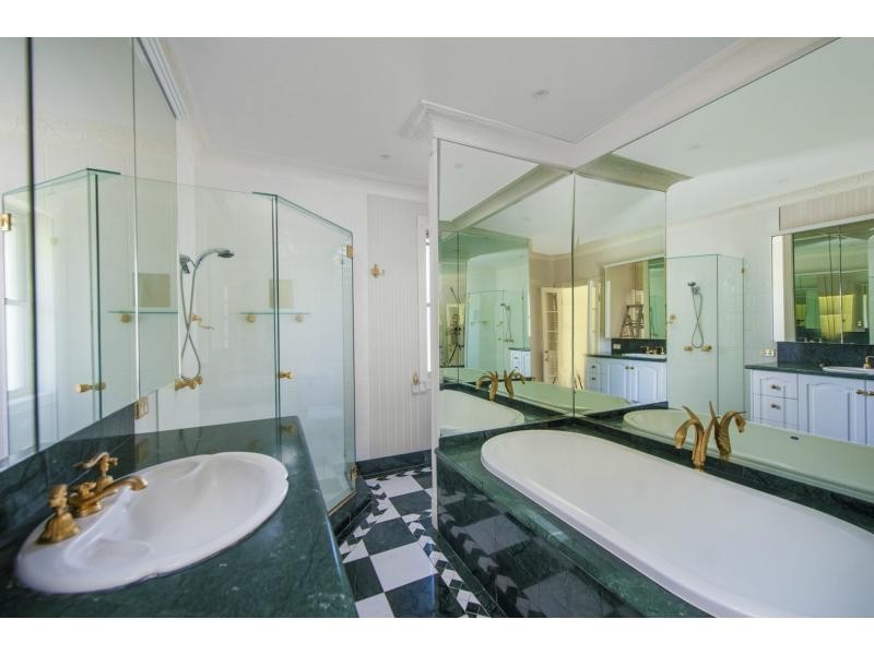 71 Marbella Drive, Benowa QLD 4217