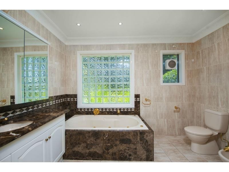 71 Marbella Drive, Benowa QLD 4217