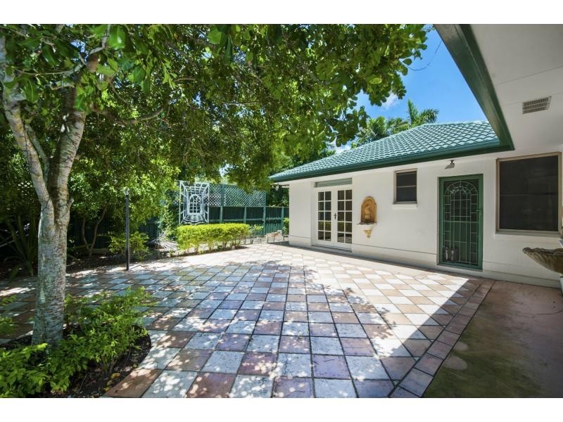 71 Marbella Drive, Benowa QLD 4217