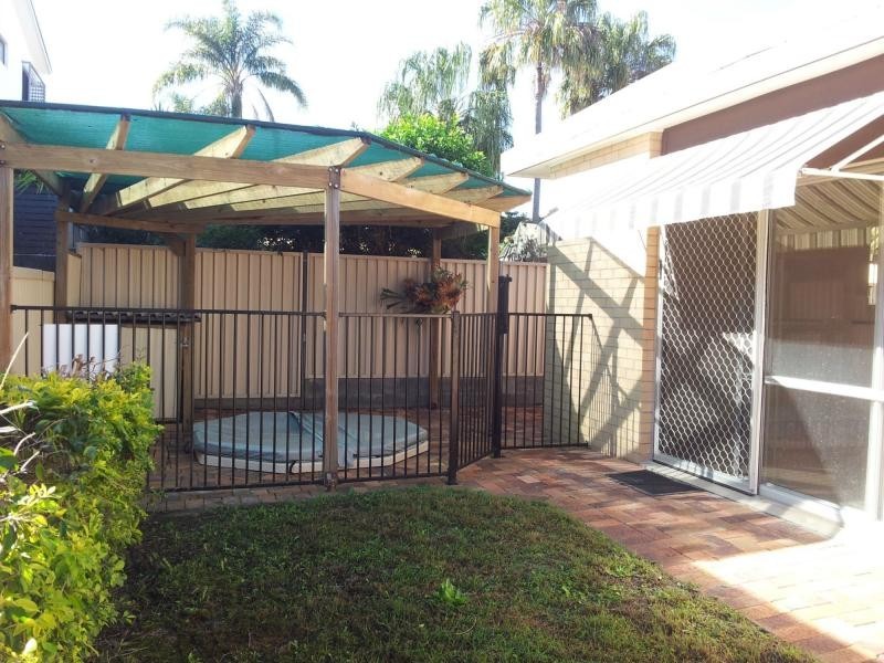 2/25 Nankeen Avenue, Paradise Point QLD 4216