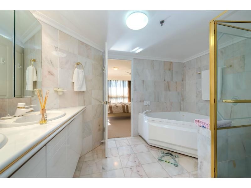 12D/5 Bayview Street, Runaway Bay QLD 4216