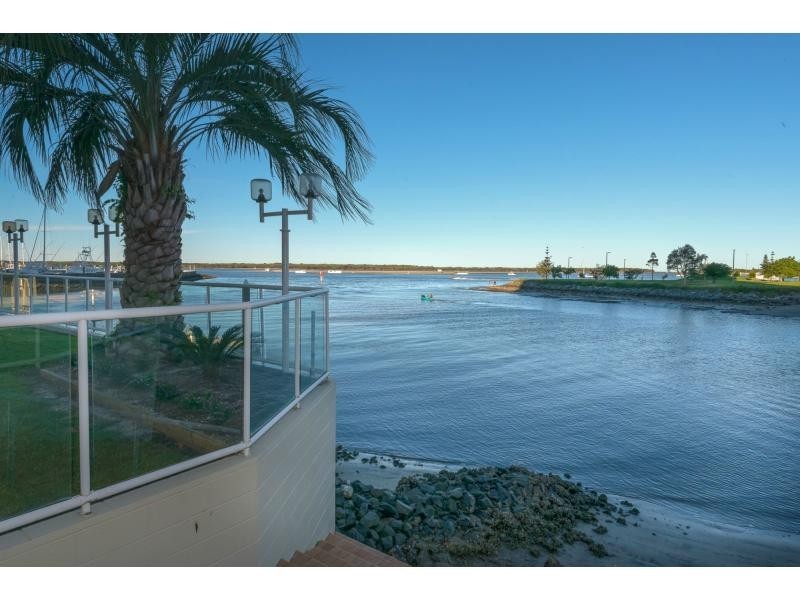 12D/5 Bayview Street, Runaway Bay QLD 4216