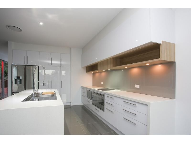 2/24 Drake Street, Paradise Point QLD 4216