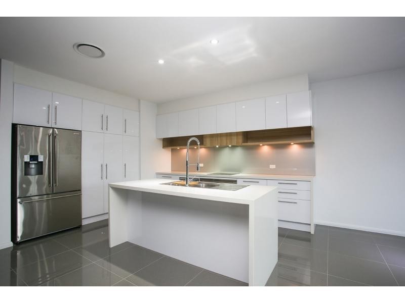 2/24 Drake Street, Paradise Point QLD 4216