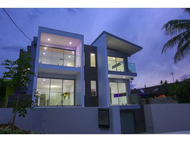 2/24 Drake Street, Paradise Point QLD 4216