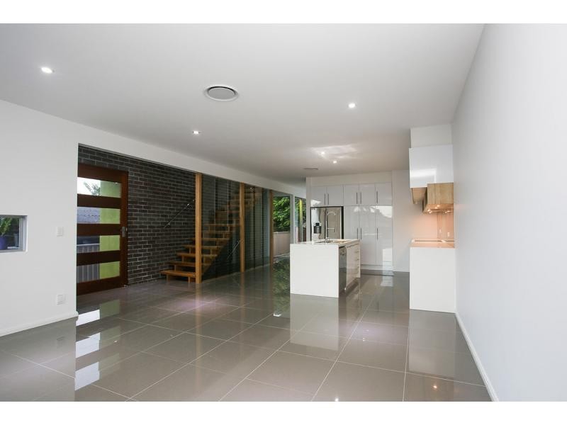 2/24 Drake Street, Paradise Point QLD 4216
