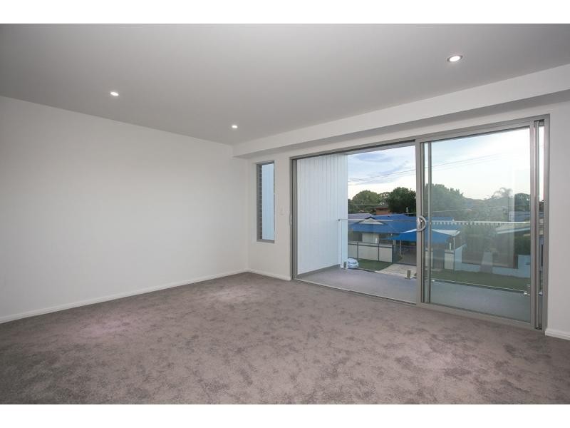 2/24 Drake Street, Paradise Point QLD 4216