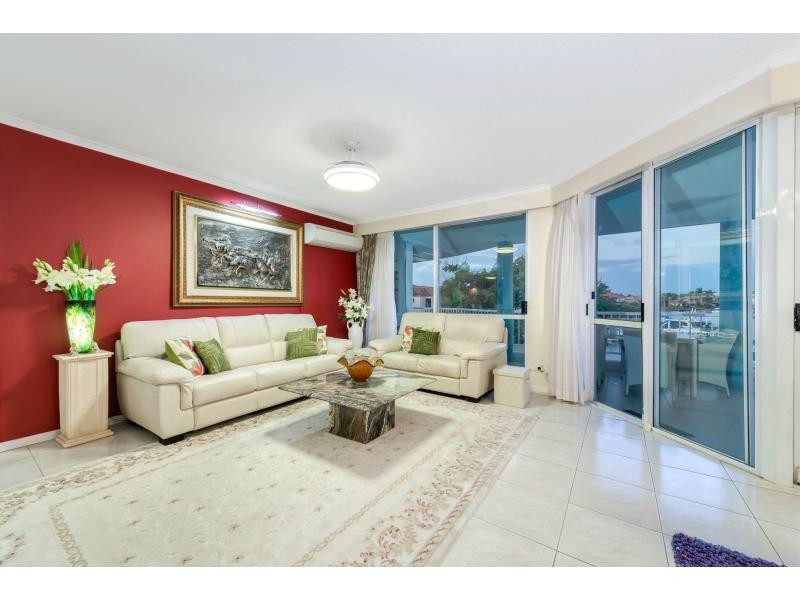 Unit 9/75 Morala Avenue, Runaway Bay QLD 4216