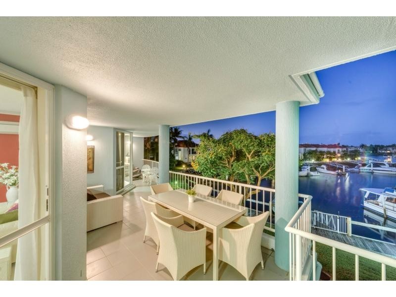 Unit 9/75 Morala Avenue, Runaway Bay QLD 4216