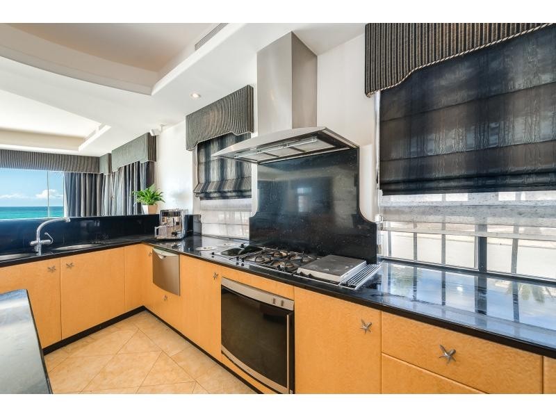 31 Hedges Avenue, Mermaid Beach QLD 4218