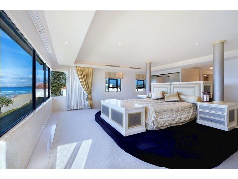 31 Hedges Avenue, Mermaid Beach QLD 4218